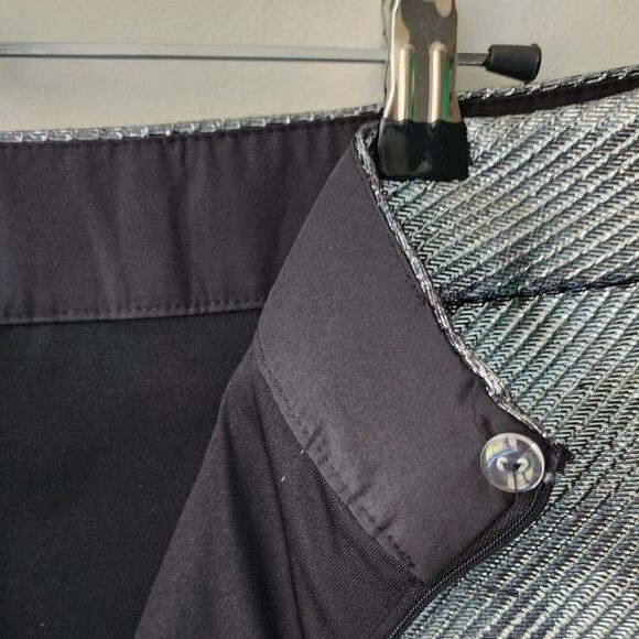 Women's Size 8 Metallic Mini Skirt | Lined | Silver | H&M | Back Zipper | NYE - Picture 6 of 9
